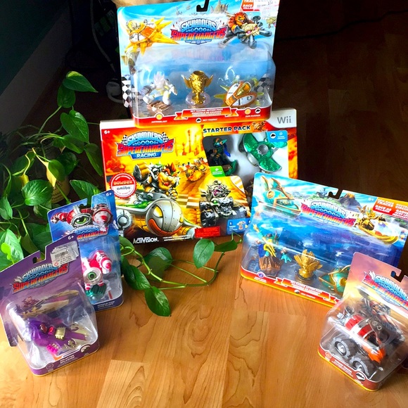 SkyLanders SuperChargers Wii Starter Pack - Picture 2 of 10